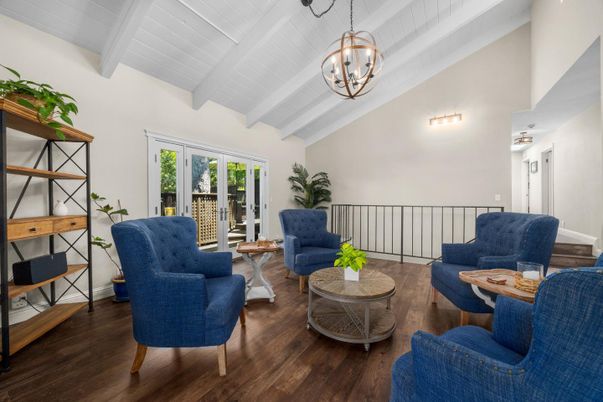 Interior, Living room, Pendant Lights, Wood Texture Flooring