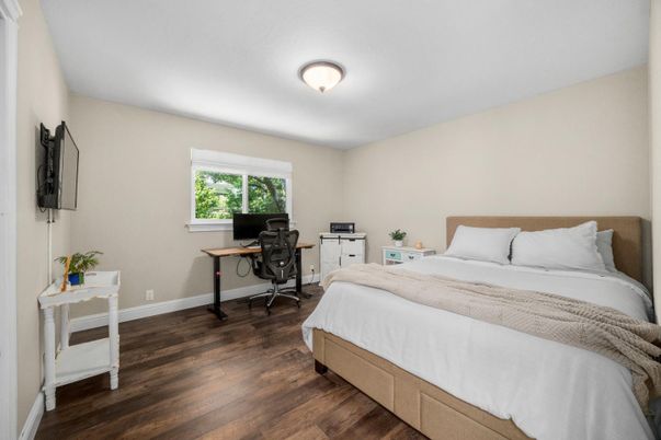 Bedroom, Home Office, Interior, Wood Texture Flooring