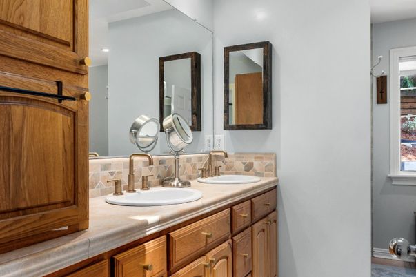 Bathroom, Dual Sink Vanities, Interior, Recessed Lighting