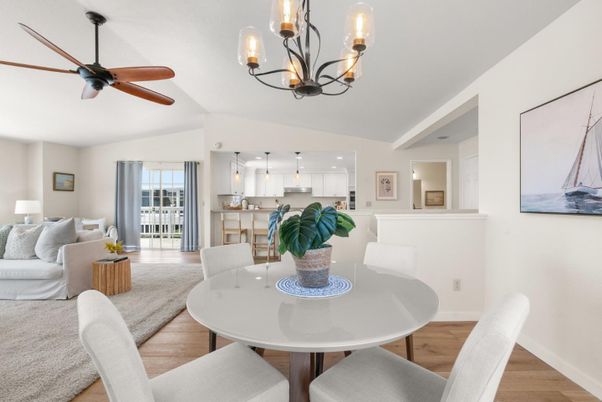 Chandelier, Dining room, Interior, Living room, Pendant Lights, Wood Texture Flooring