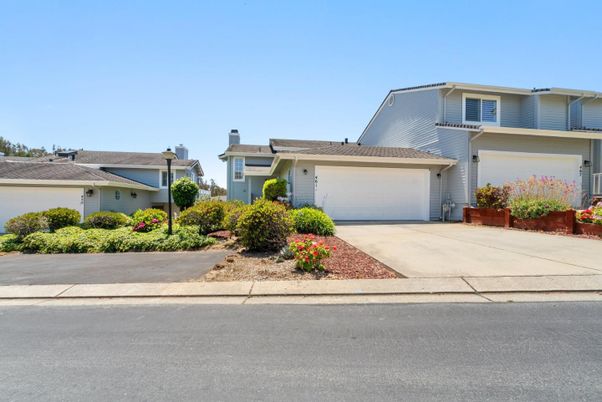 Attached, Exterior, Facade, Ranch