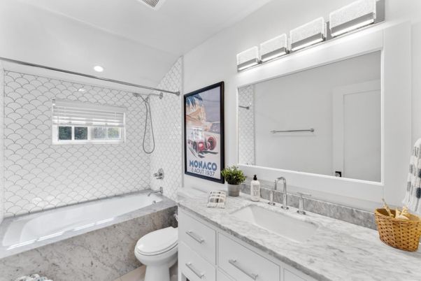 Bathroom, Interior, Recessed Lighting