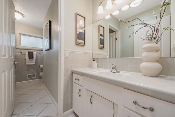 Bathroom, Interior, Tile Countertops