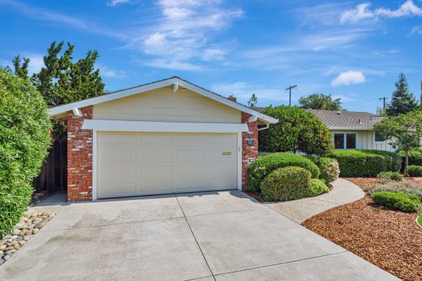 Attached, Exterior, Facade, Brick Facade, Ranch