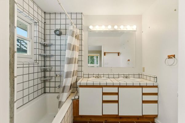 Bathroom, Interior, Tile Countertops