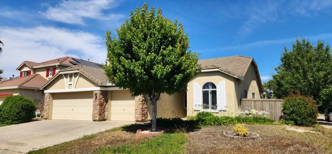 Attached, Exterior, Facade, Mediterranean