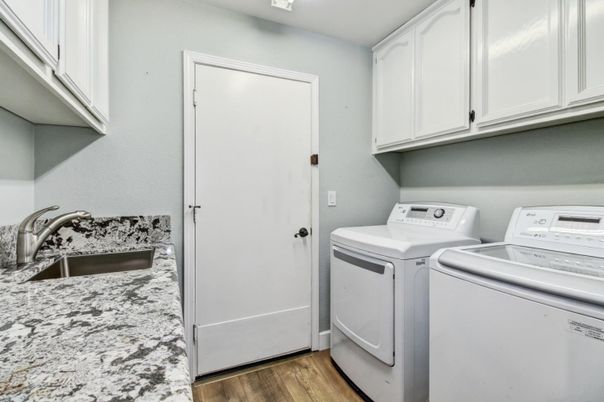 Interior, Washer, Wood Texture Flooring