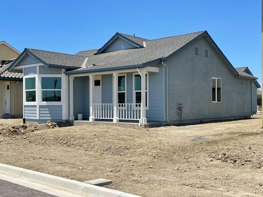 Exterior, Facade, Ranch