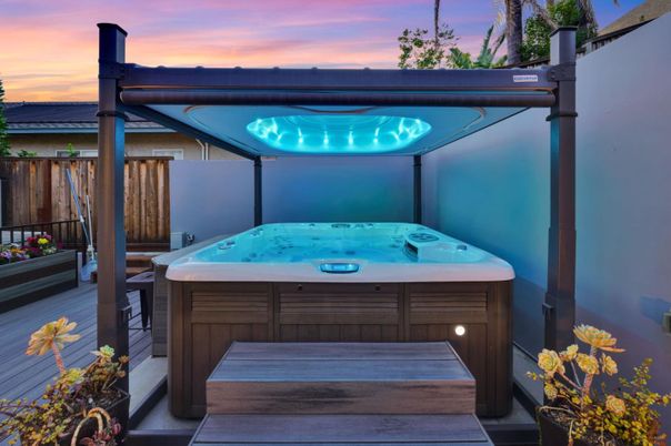 Exterior, Hot Tub