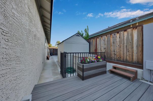 Detached Garage, Exterior