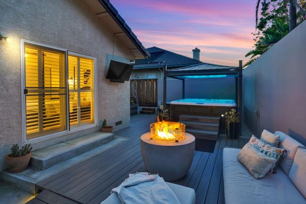 Exterior, Hot Tub