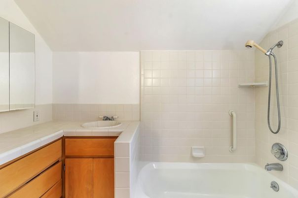 Bathroom, Interior, Tile Countertops