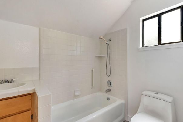 Bathroom, Interior, Tile Countertops
