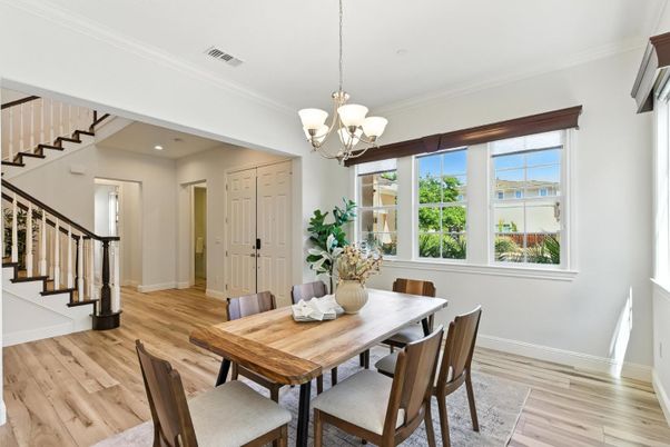 Chandelier, Dining room, Interior, Recessed Lighting, Wood Texture Flooring