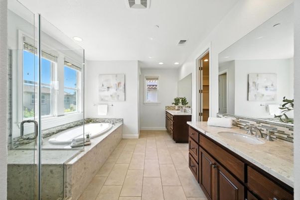 Bathroom, Dual Sink Vanities, Interior, Recessed Lighting