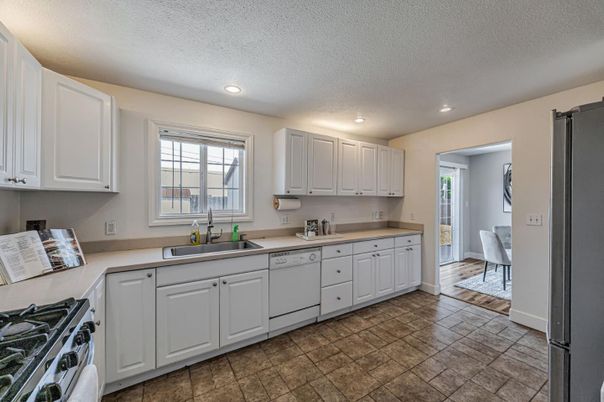 Dining room, Interior, Kitchen, Recessed Lighting