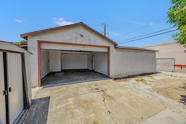 Detached Garage, Exterior