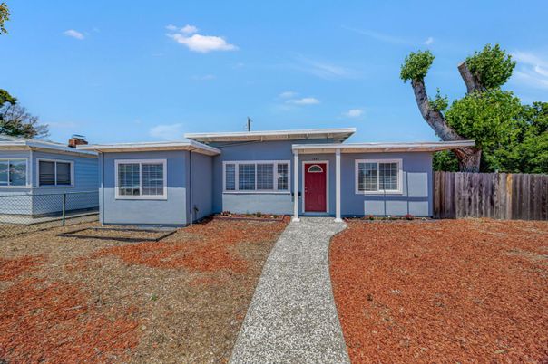 Backyard, Exterior, Facade, Ranch