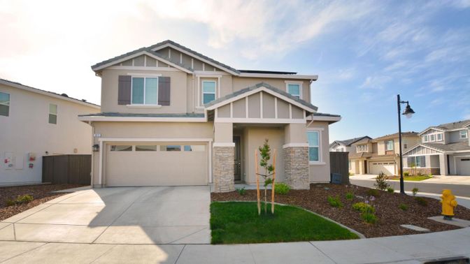 Attached, Exterior, Facade, American Craftsman