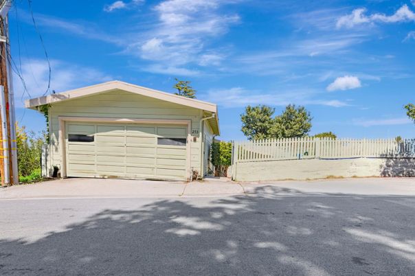 Detached Garage, Exterior