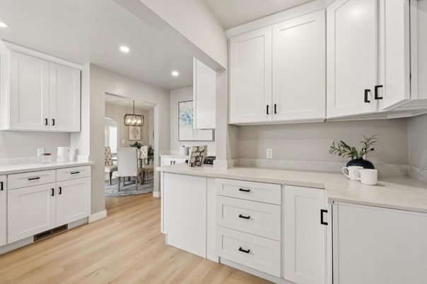 Dining room, Interior, Kitchen, Pendant Lights, Recessed Lighting, Wood Texture Flooring