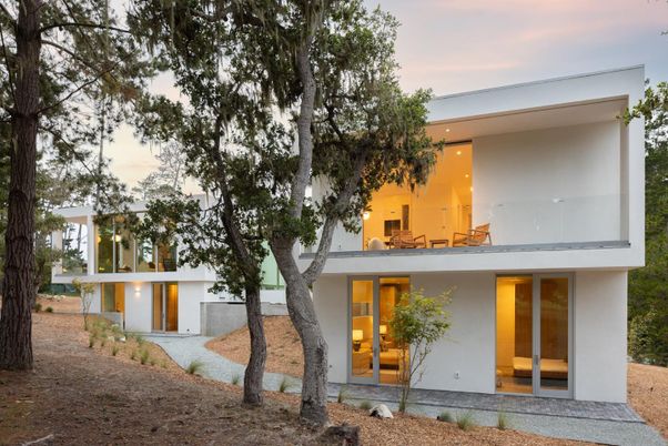 Exterior, Facade, Modern