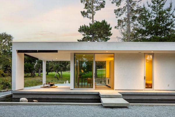 Exterior, Facade, Modern