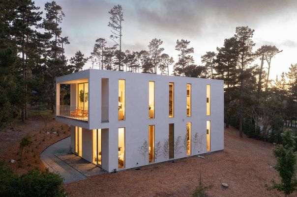 Exterior, Facade, Modern