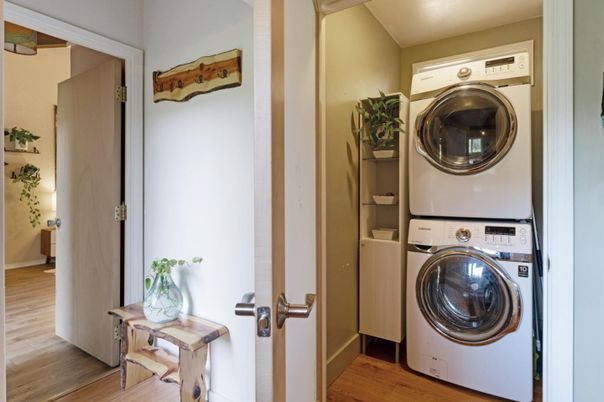 Interior, Utility Closets, Washer, Wood Texture Flooring
