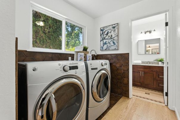 Interior, Washer, Wood Texture Flooring