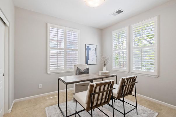 Home Office, Interior