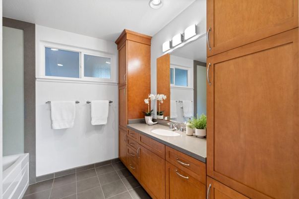 Bathroom, Dual Sink Vanities, Interior, Recessed Lighting