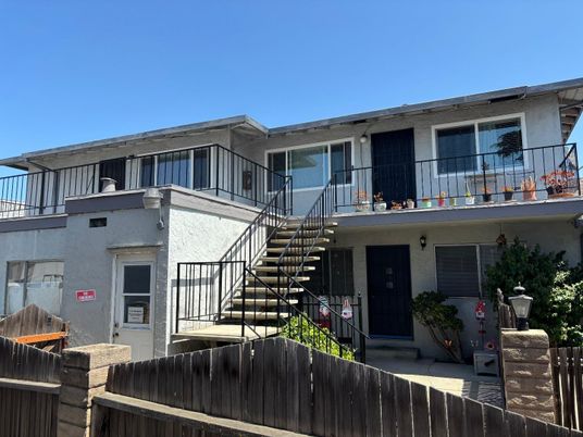 Exterior, Facade, Modern