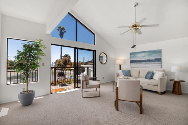 Interior, Living room, Water