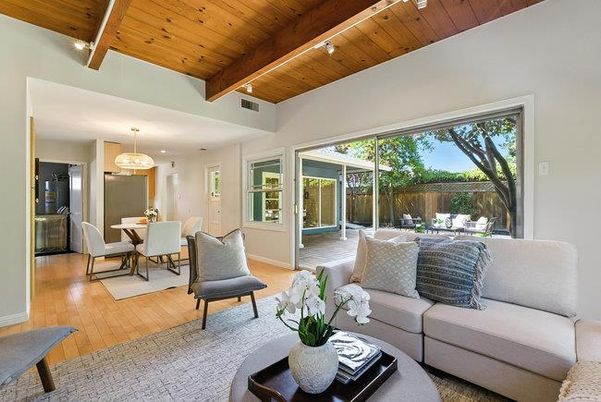 Dining room, Interior, Living room, Pendant Lights, Wooden Beams, Wooden Ceilings, Wood Texture Flooring