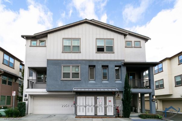 Attached, Exterior, Facade, Rowhouse