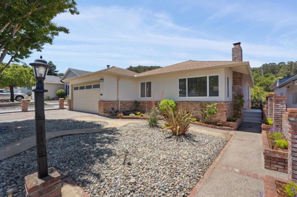 Attached, Exterior, Facade, Ranch
