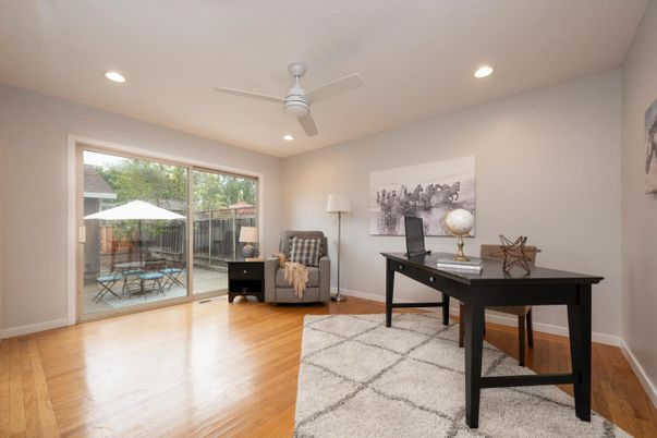 Home Office, Interior, Recessed Lighting, Wood Texture Flooring