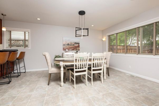 Dining room, Interior, Pendant Lights, Recessed Lighting