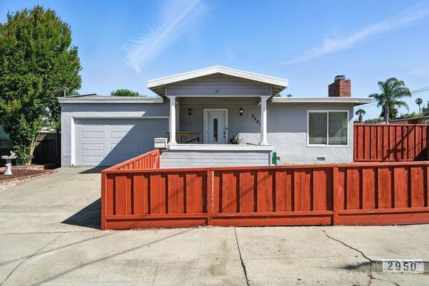 Attached, Exterior, Facade, None