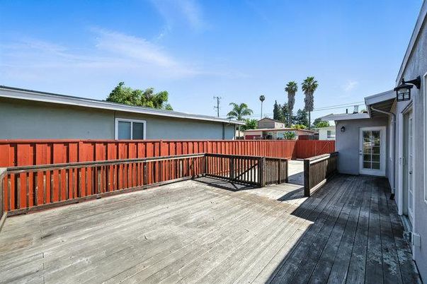 Exterior, Wood Texture Flooring