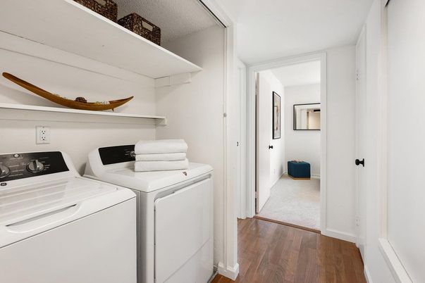 Interior, Utility Closets, Washer, Wood Texture Flooring