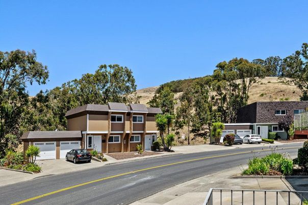 Attached, Exterior, Facade, Modern