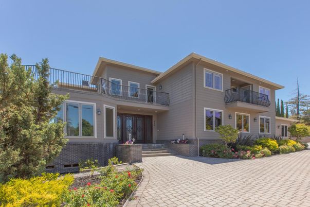 Exterior, Facade, Modern