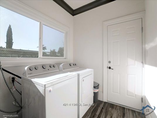 Interior, Washer, Wood Texture Flooring