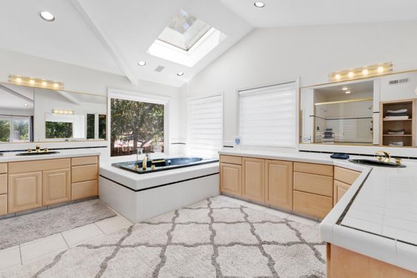 Bathroom, Interior, Recessed Lighting