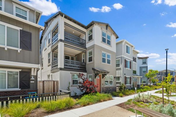 Exterior, Facade, Rowhouse