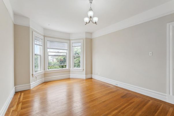 Chandelier, Empty room, Interior, Wood Texture Flooring