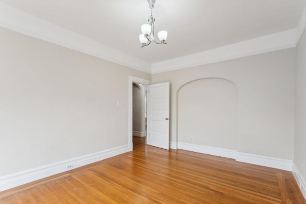 Chandelier, Empty room, Interior, Wood Texture Flooring