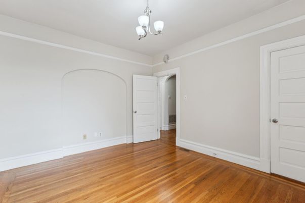 Chandelier, Empty room, Interior, Wood Texture Flooring